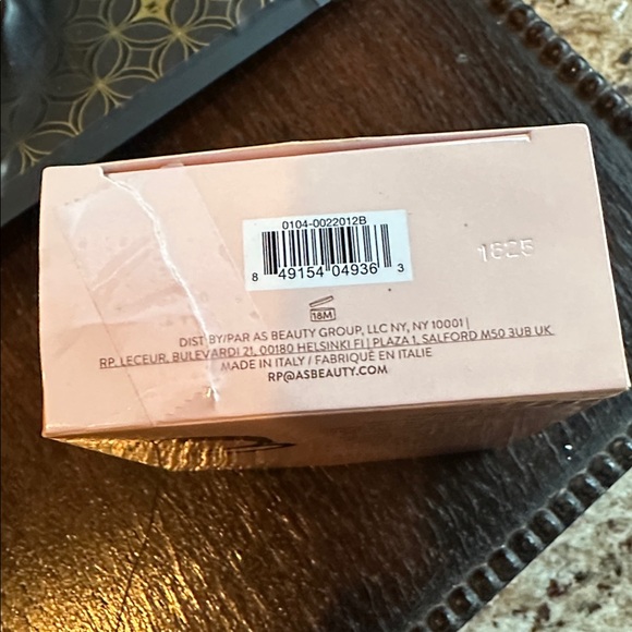 Laura Geller NEW Retractable Angled Kabuki Brush/Color Correcting Foundations(2) - Picture 9 of 9